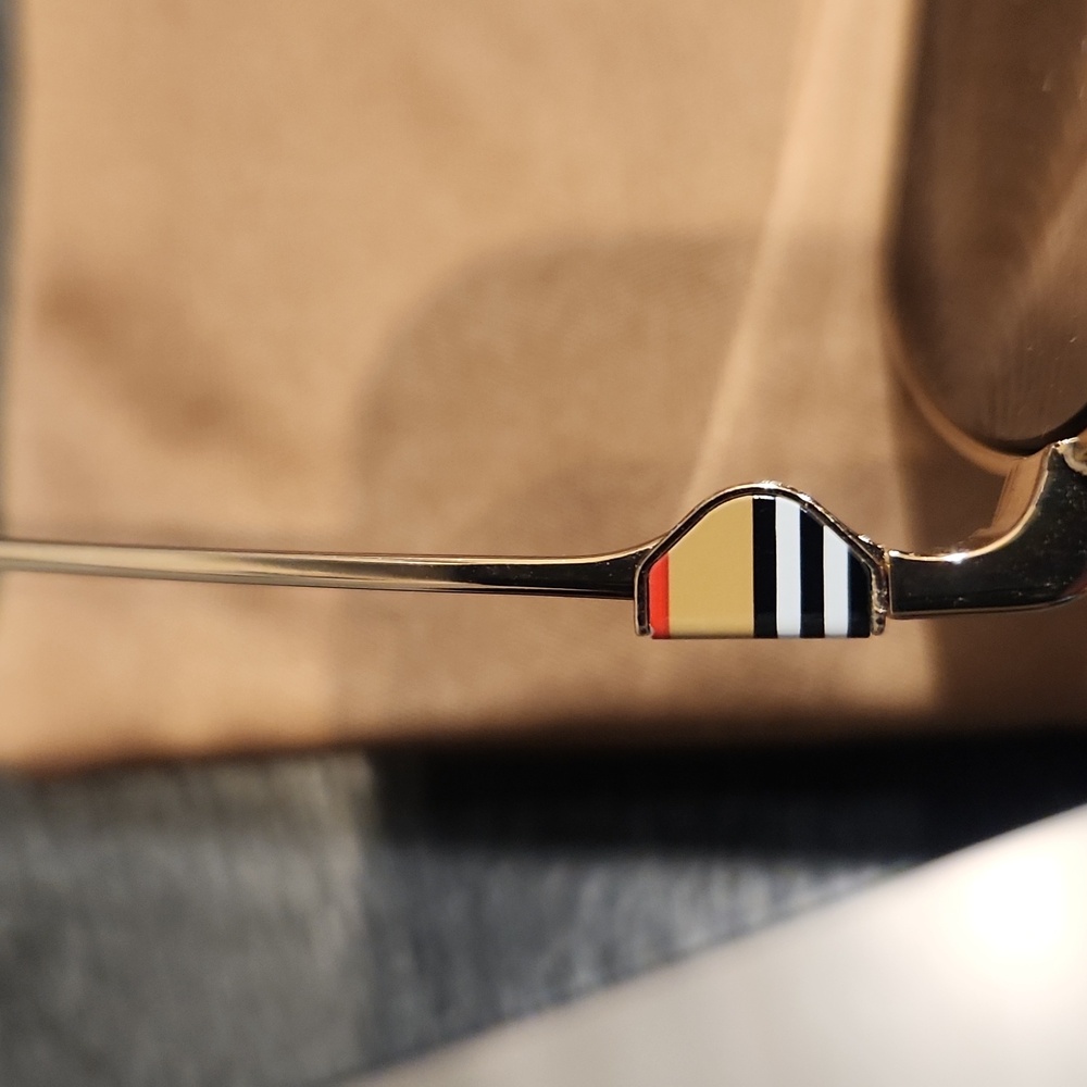 NWT Burberry Metal Man Stylish Gold Aviator Sunglasses w/case & Original Box - Picture 4 of 12